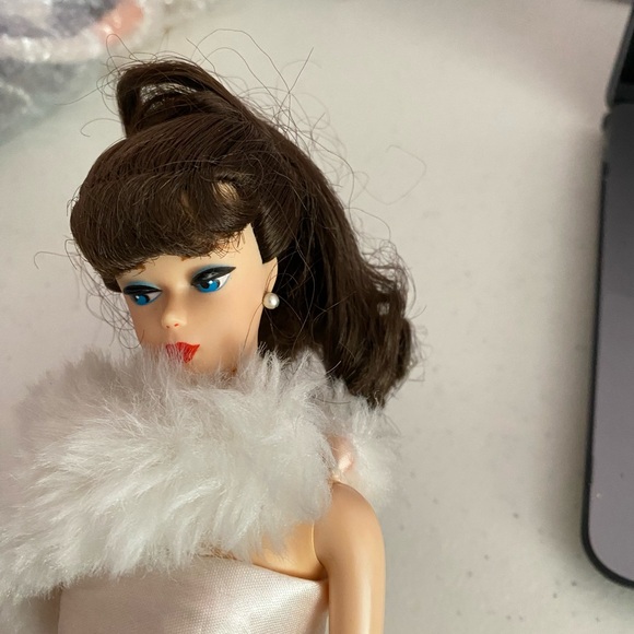 Vintage Enchanted Evening Barbie Doll Pink Gown White Stole Brunette Repro - Picture 11 of 12